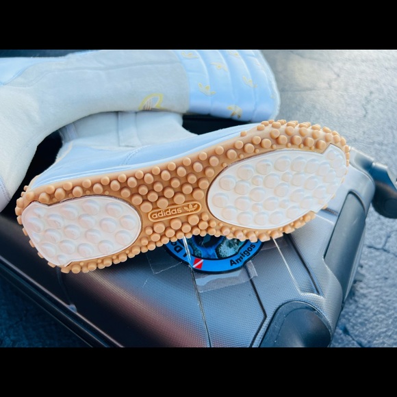 Adidas trefoilsnow boots Size 7 - Picture 5 of 13